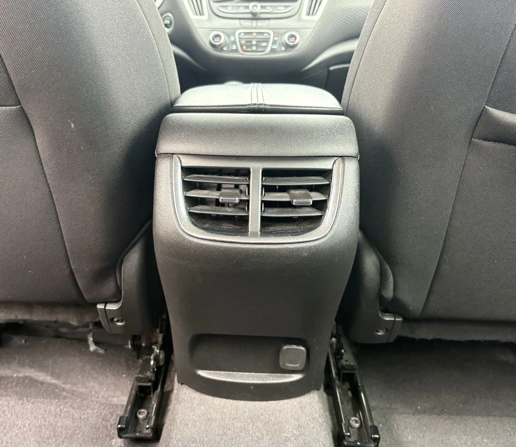 Used 2024 Summit White Chevrolet LT image 21