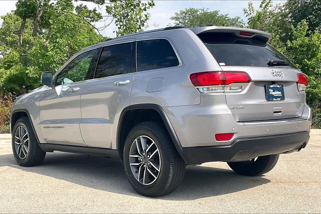 Used 2021 Silver Jeep Limited image 10