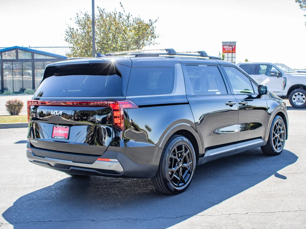 Used 2025 Aurora Black Pearl Kia SX image 8