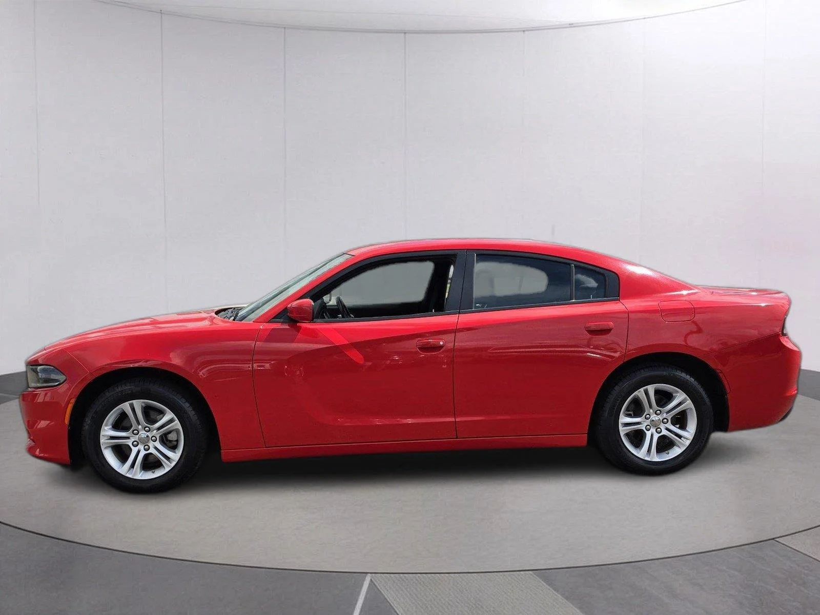 Used 2022 Torred Clearcoat Dodge SXT image 2