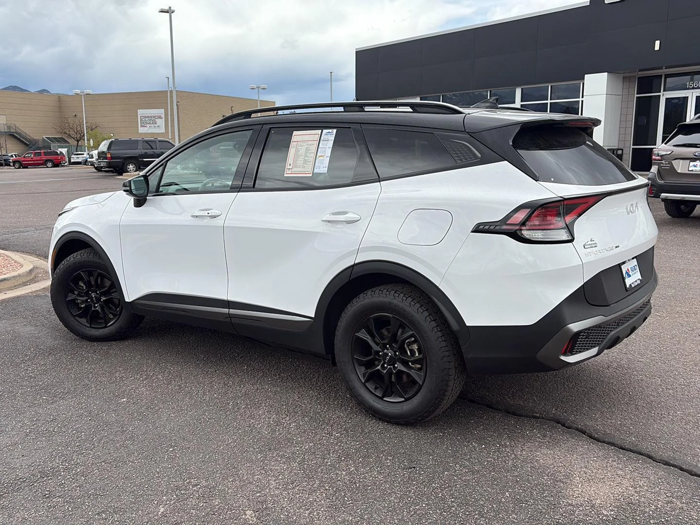 Used 2024 Glacial White Pearl/Ebony Black Roof Kia X-Pro image 8