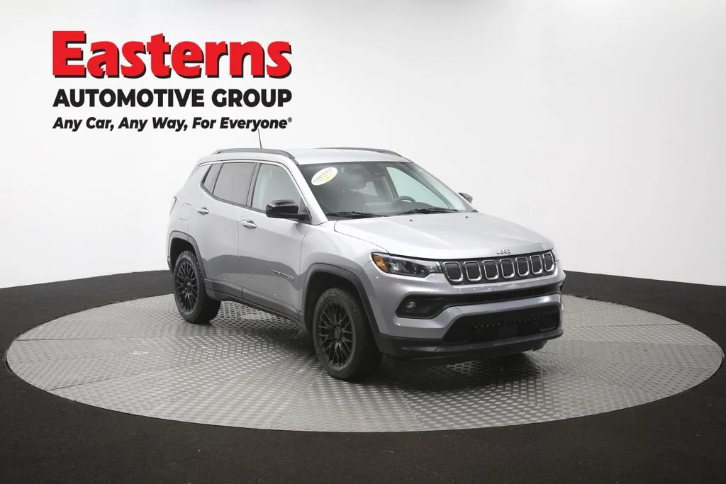 Used 2022 Silver Jeep Latitude image 48