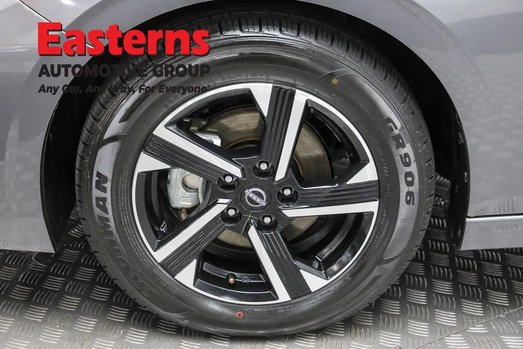 Used 2024 Gray Nissan SV image 31