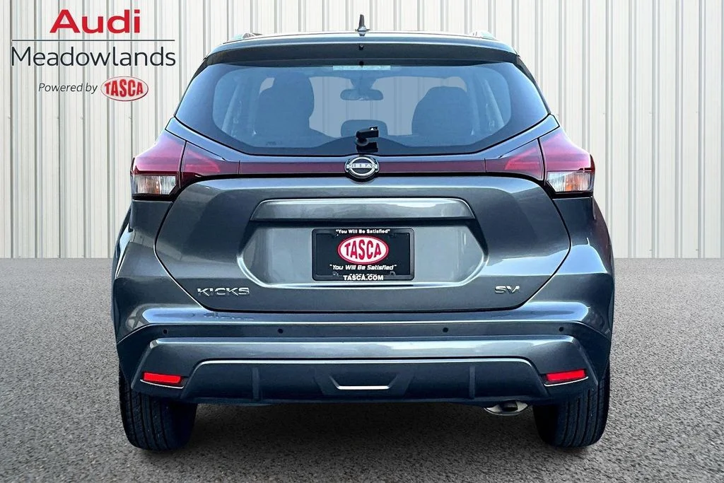 Used 2022 Gray Nissan SV image 5
