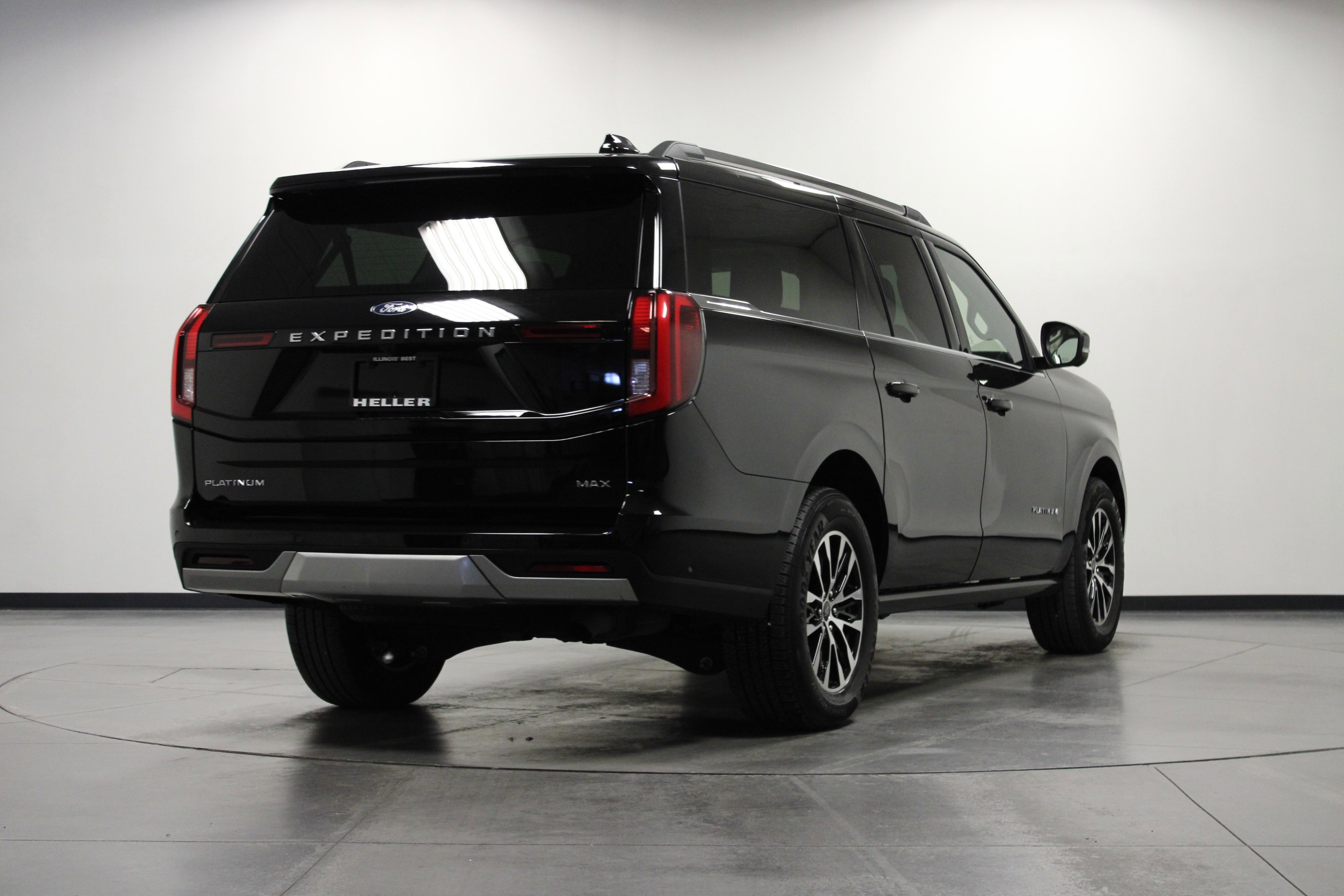 Used 2025 Black Metallic Ford Platinum image 4