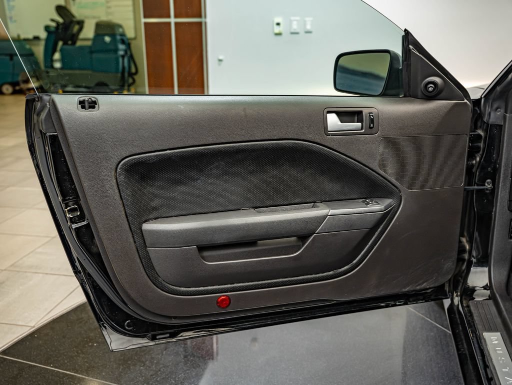 Used 2008 Black Ford GT Deluxe image 22