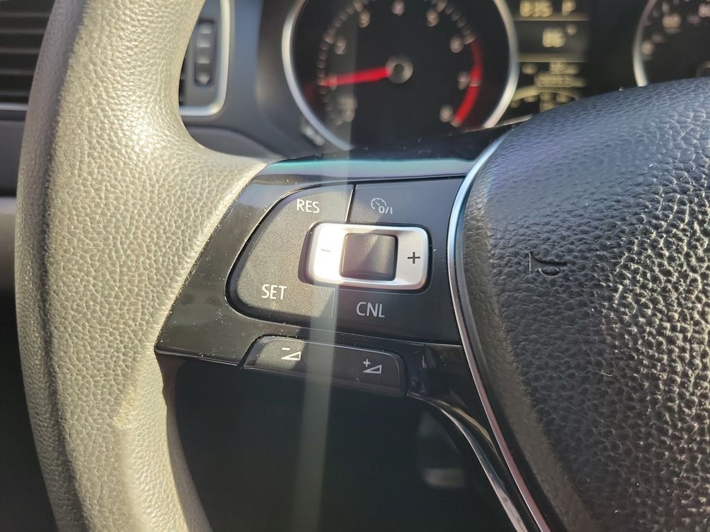 Used 2018  Volkswagen 1.4T S image 17