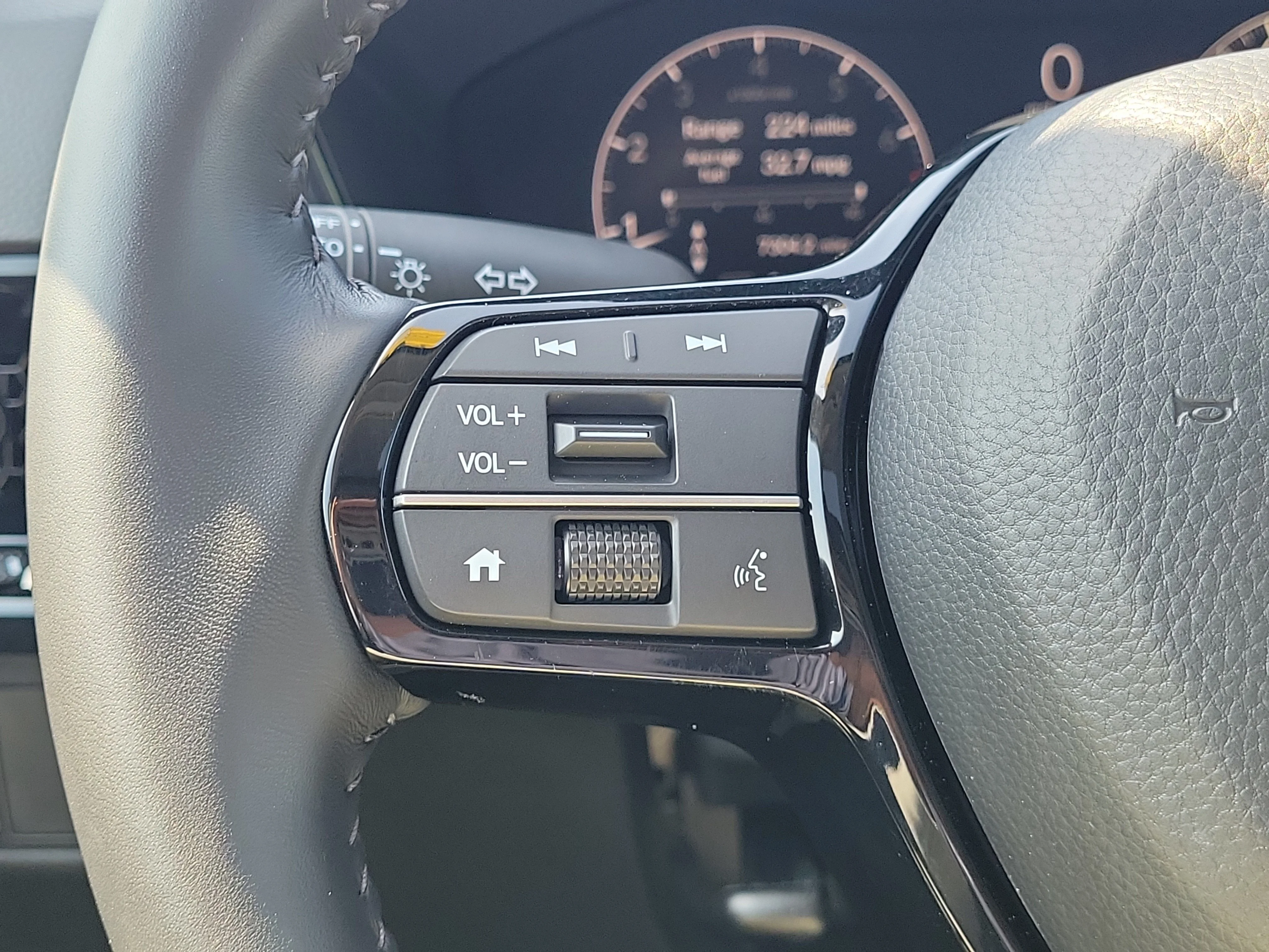 Used 2025 White Honda EX-L image 21