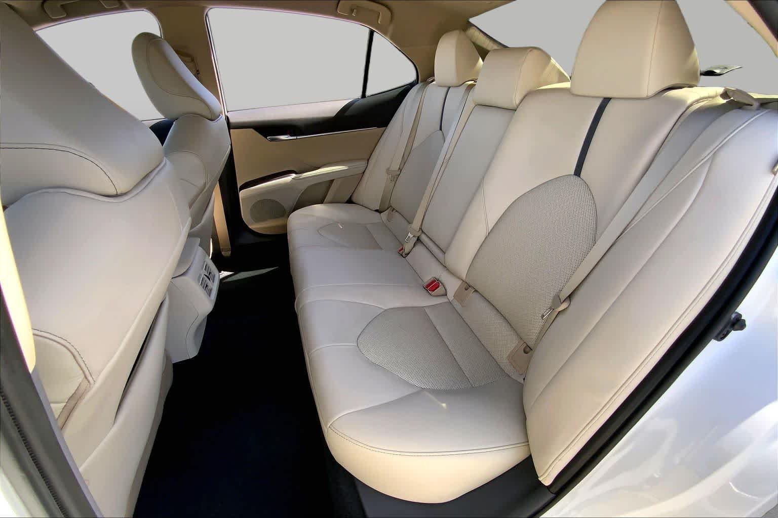 Used 2022 Wind Chill Pearl Toyota XLE image 20