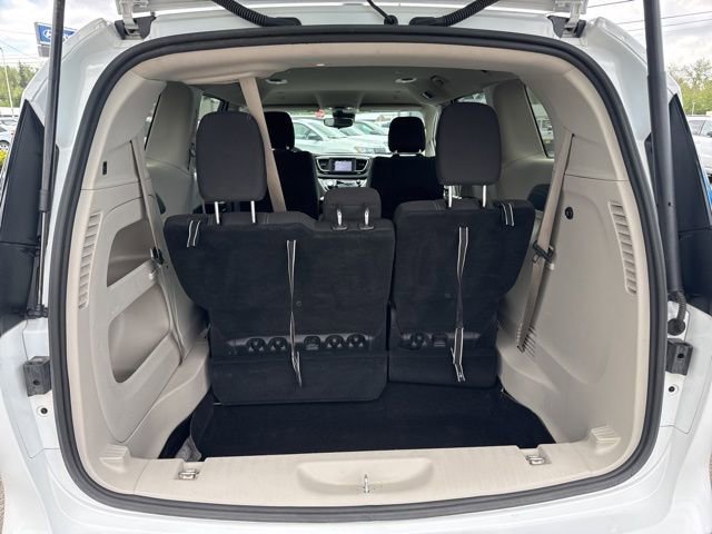 Used 2023 Bright White Clearcoat Chrysler LX image 13