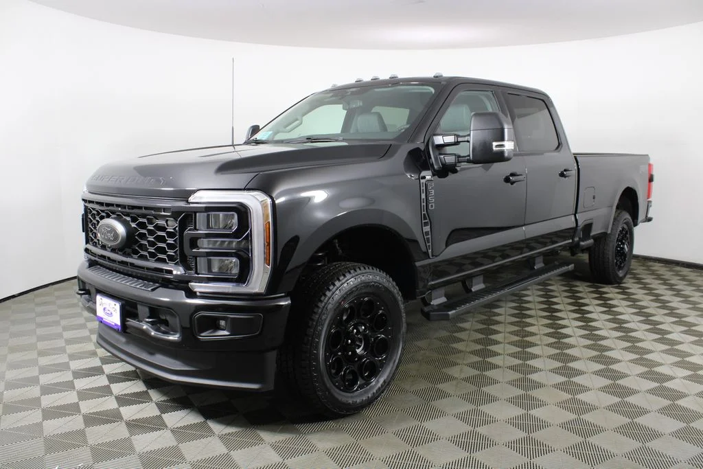 New 2026 Black Ford XLT image 3