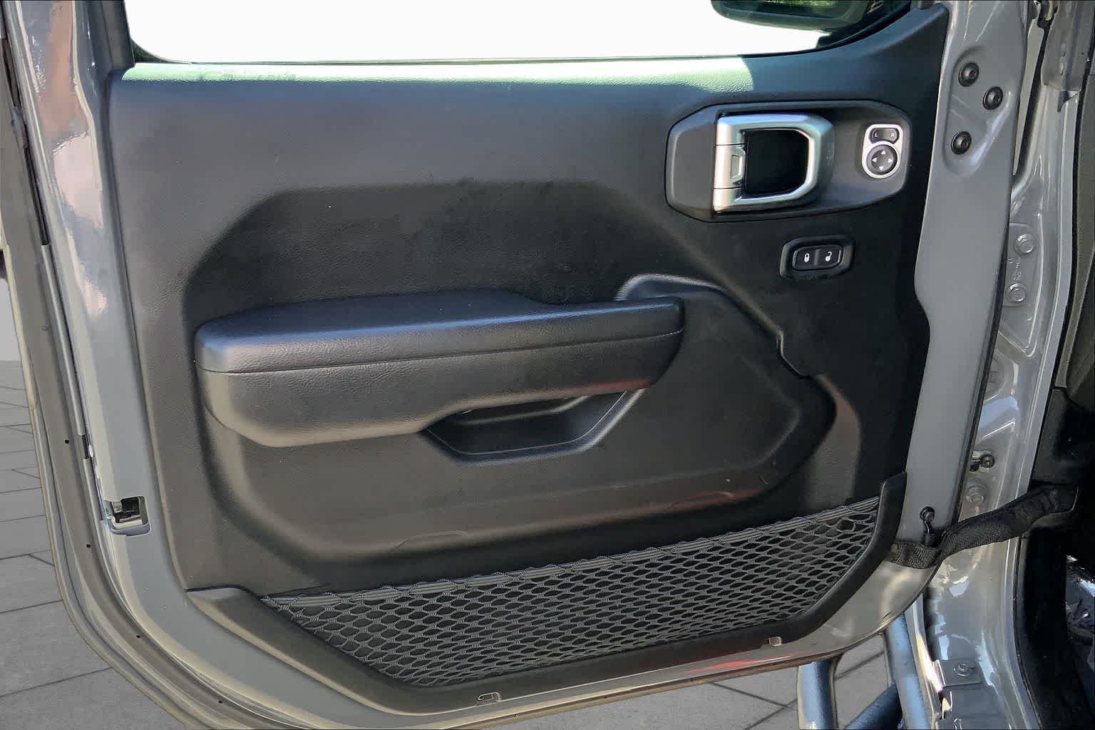 Used 2019 Sting-Gray Clearcoat Jeep Sport S image 19