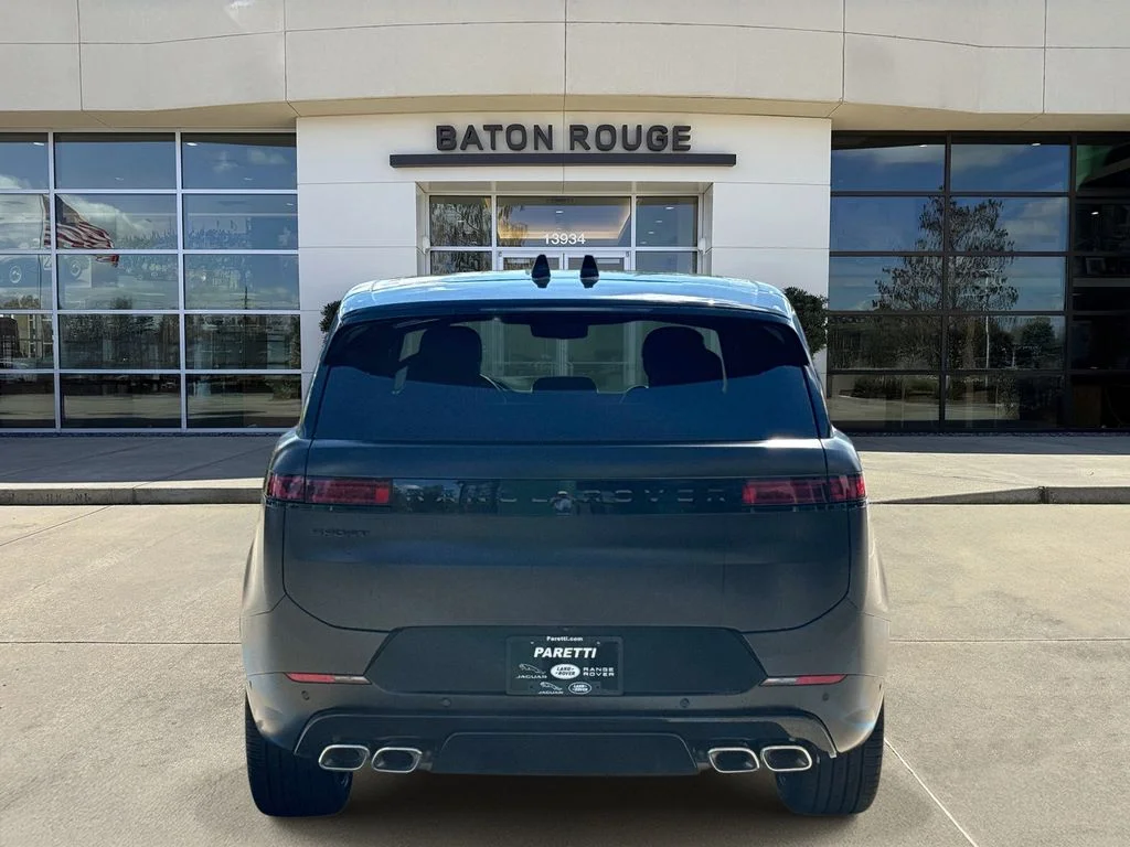 New 2026 Santorini Black Land Rover Dynamic SE image 4