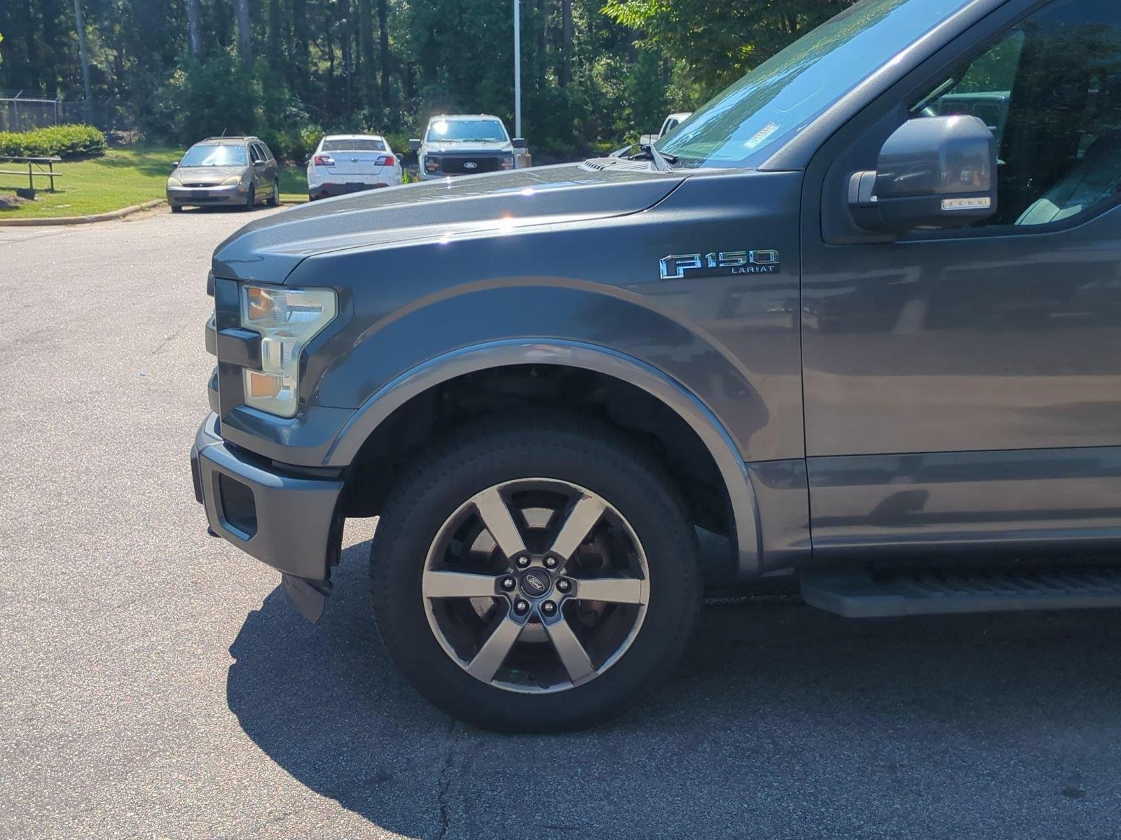 Used 2015 Magnetic Metallic Ford Lariat image 10