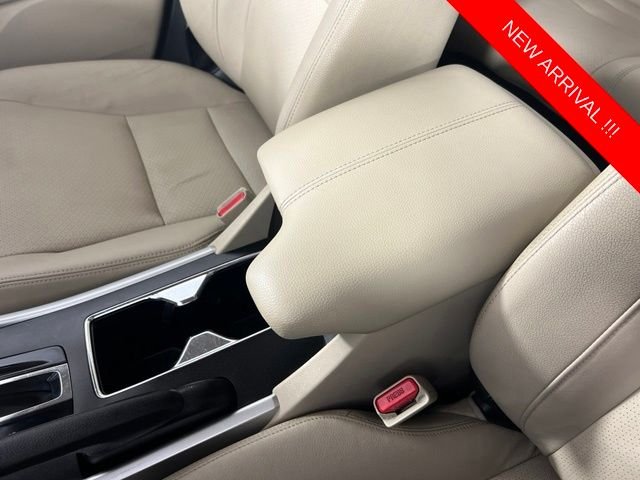 Used 2014 Basque Red Pearl II Honda Touring image 23