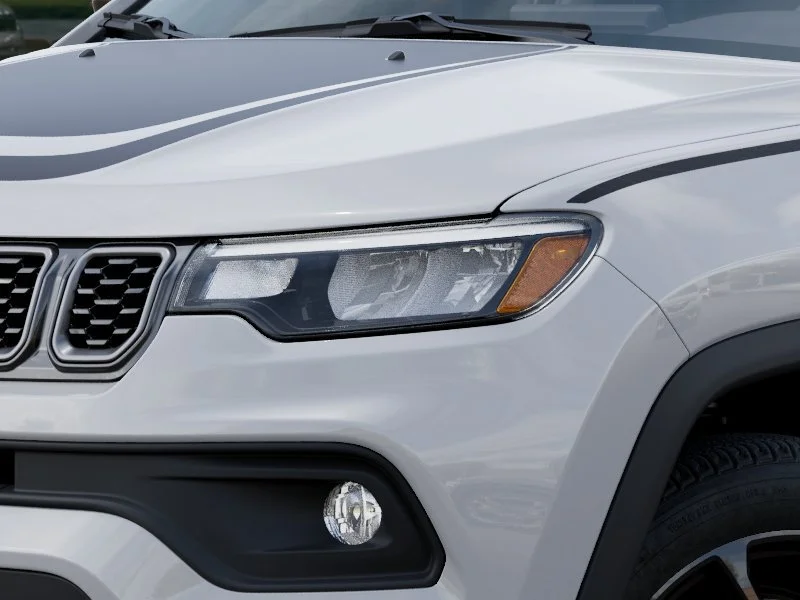 New 2026 Bright White Clear-Coat Exterior Paint Jeep Latitude image 12