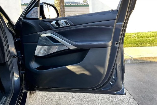 Used 2020 Gray Metallic BMW M50i image 24