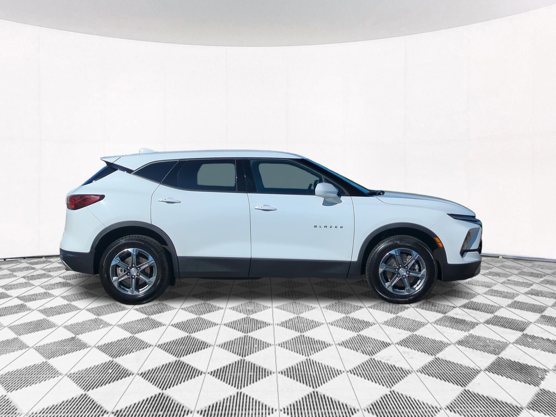 2023 Chevrolet Blazer 2LT photo 3