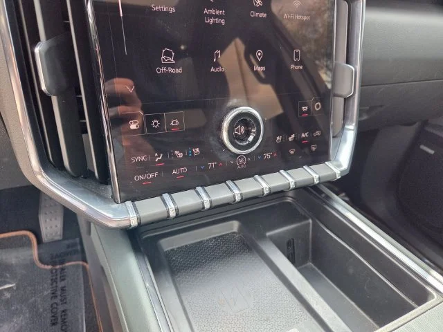 Used 2024 White GMC AT4 image 27