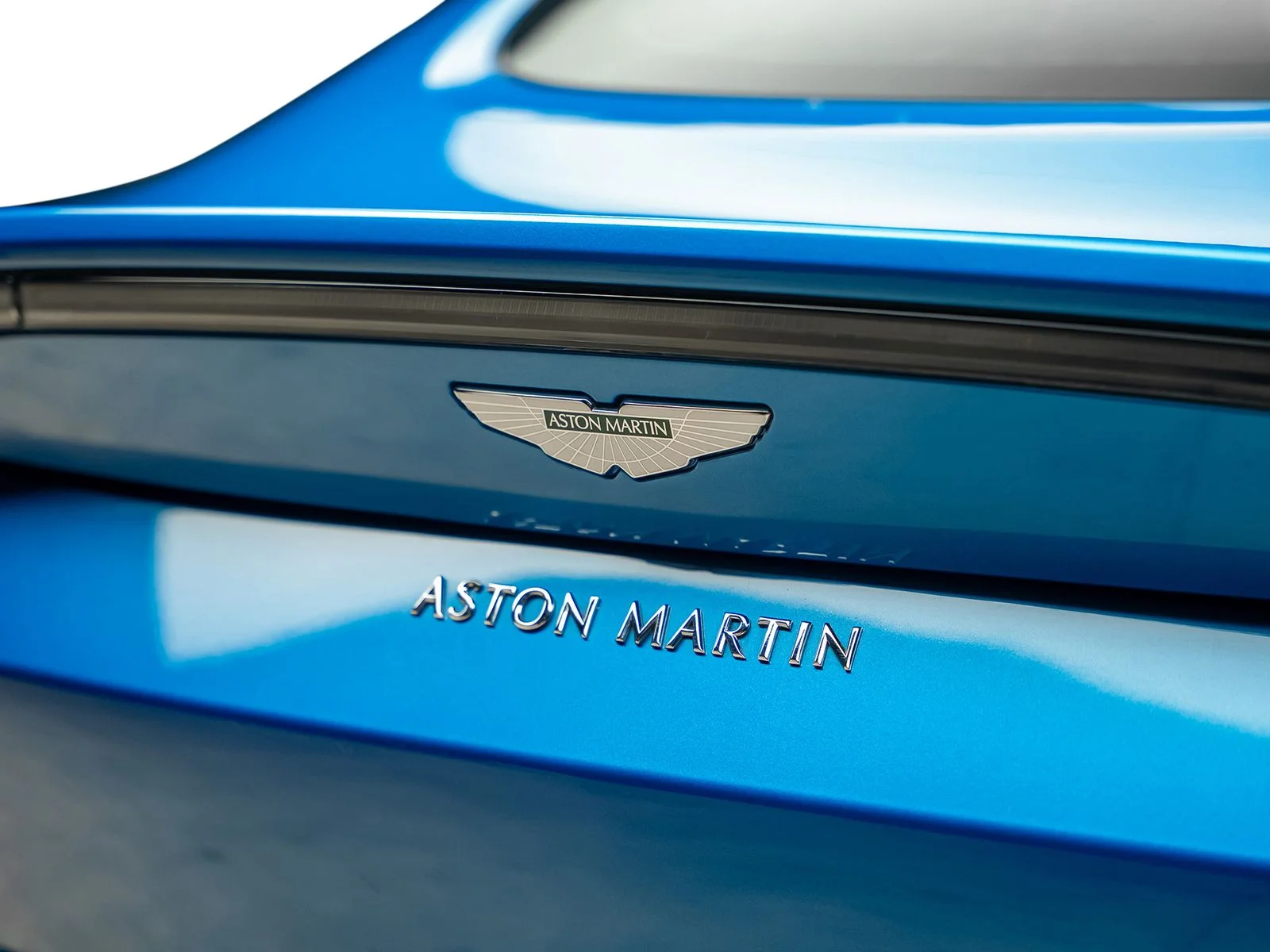 Used 2020 Blue Aston Martin Base image 19