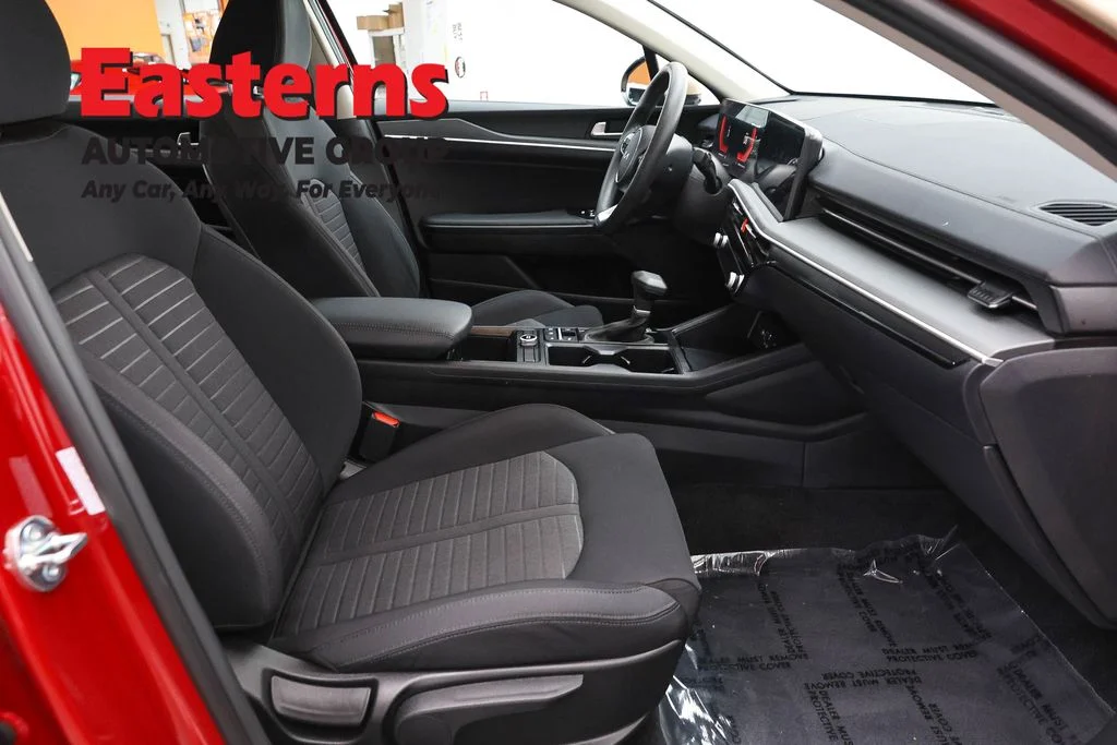 Used 2025 Red Kia LXS image 24