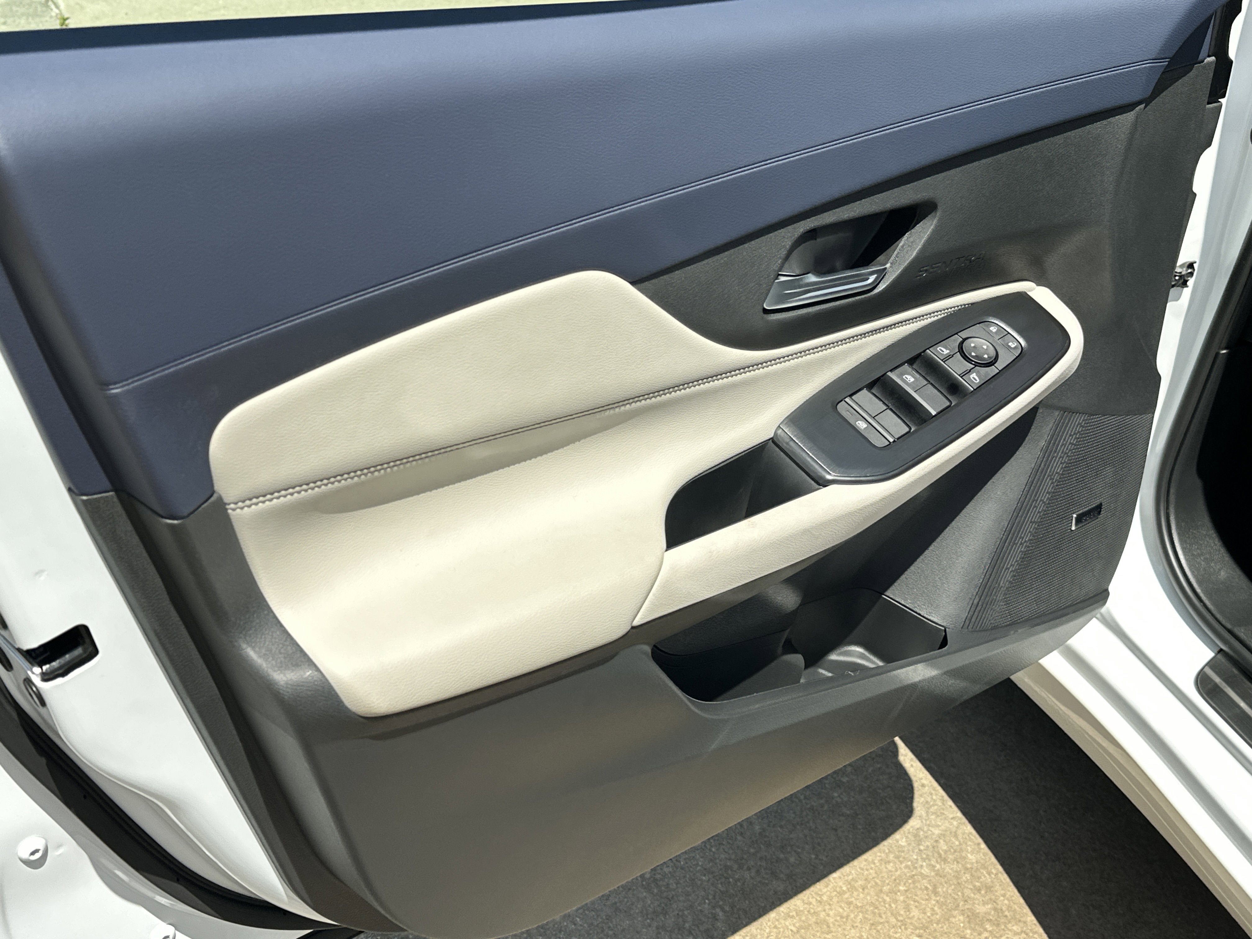 New 2026 Aspen White Tricoat Nissan SL image 11
