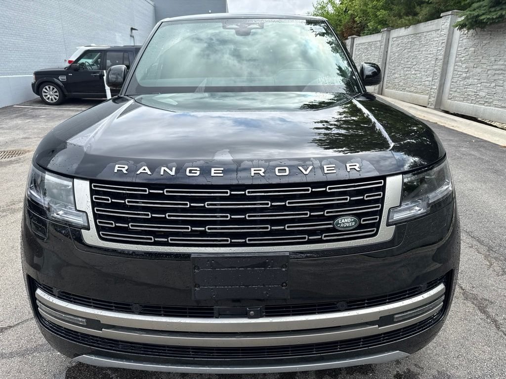 Used 2024 Black Land Rover SE image 7