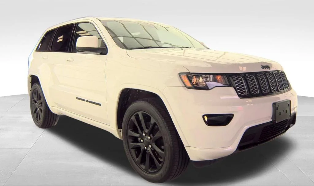 Used 2020 White Jeep Altitude image 4