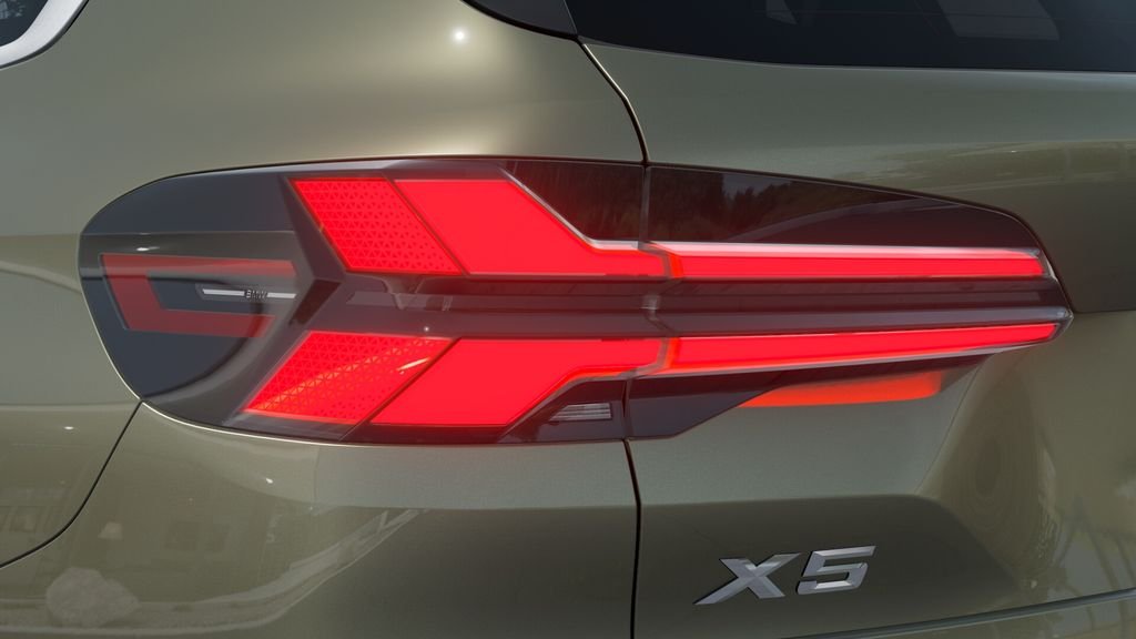 New 2026 Manhattan Green Metallic BMW xDrive50e image 31