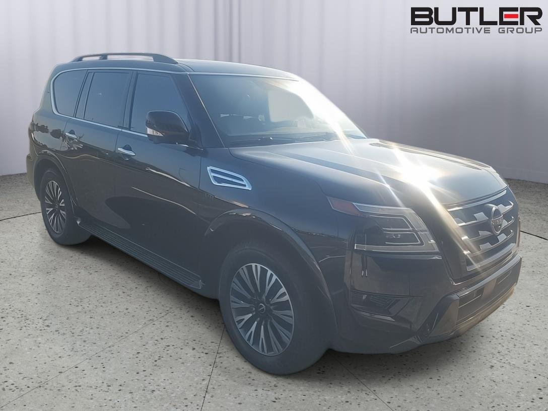 Used 2022 Super Black Nissan SL image 5