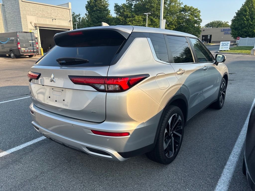 Used 2022 Silver Mitsubishi SE image 9