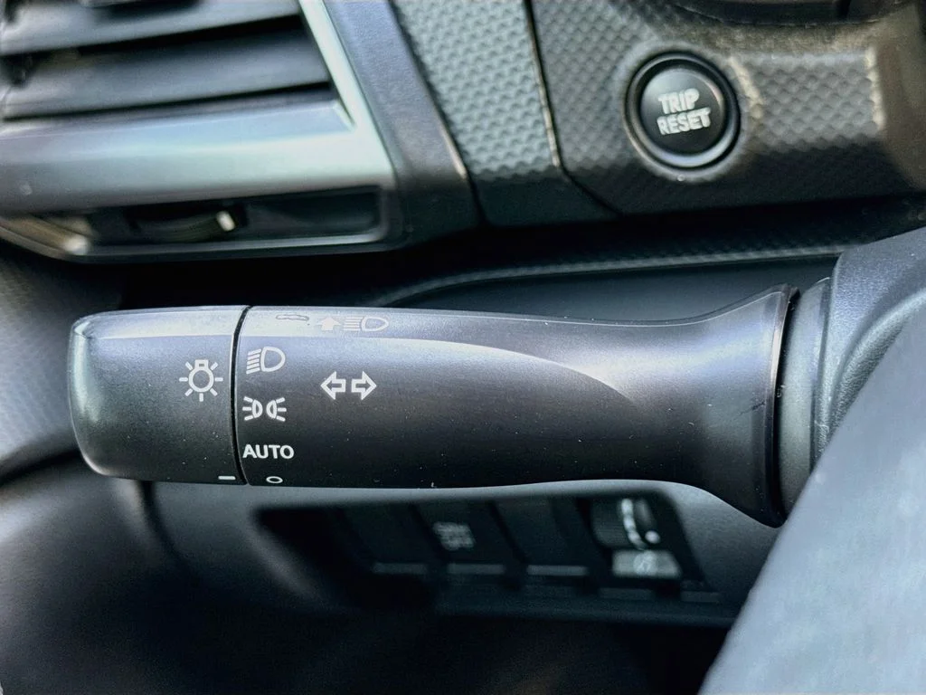 Used 2023 Green Subaru Base image 13