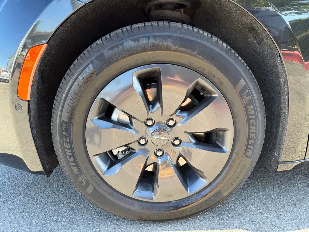 Used 2019 Black Chrysler Limited image 9