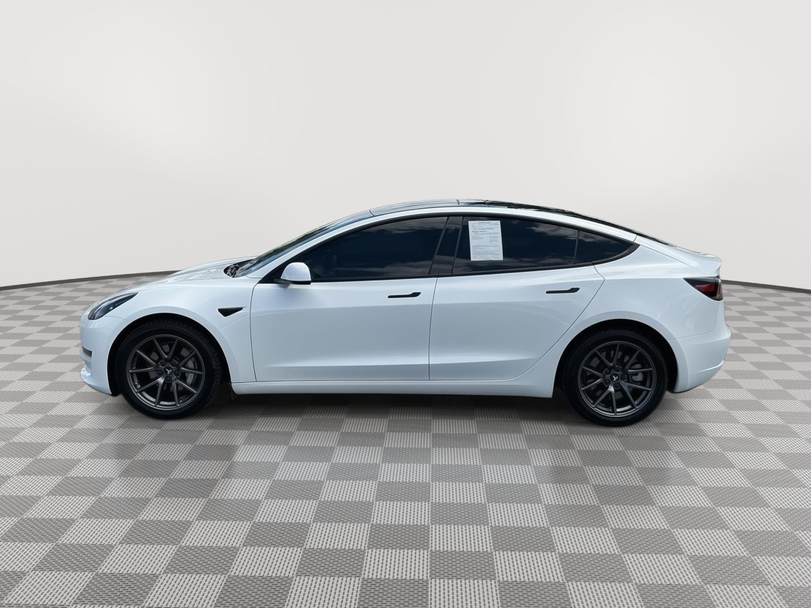 Used 2022  Tesla Long Range image 21