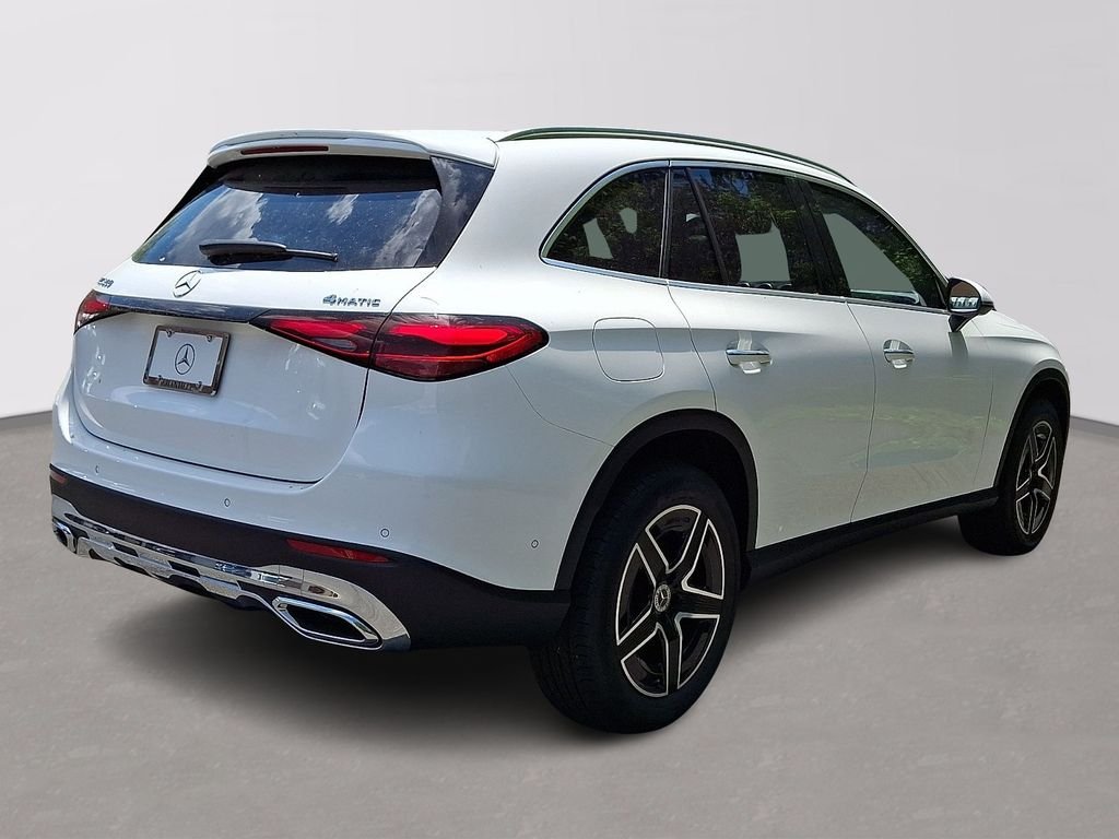 New 2026 Polar White Mercedes-Benz GLC 300 image 3