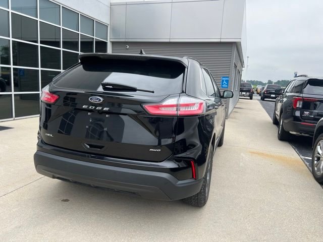 Used 2022 Black Metallic Ford SEL image 10