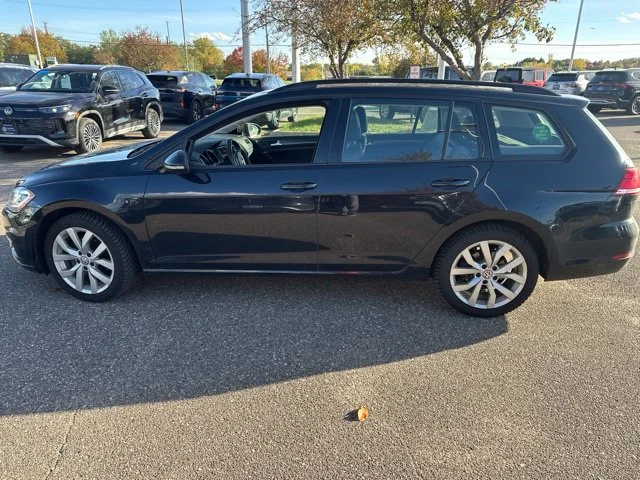Used 2019 Black Volkswagen SE image 6
