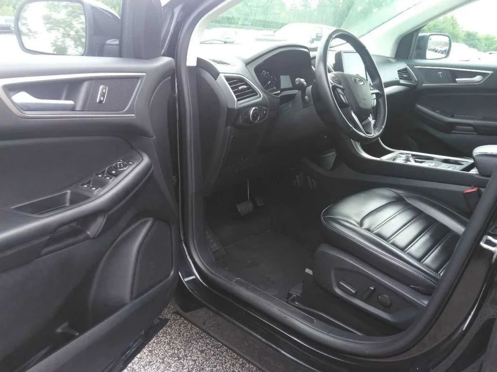 Used 2024 Black Ford SEL image 2