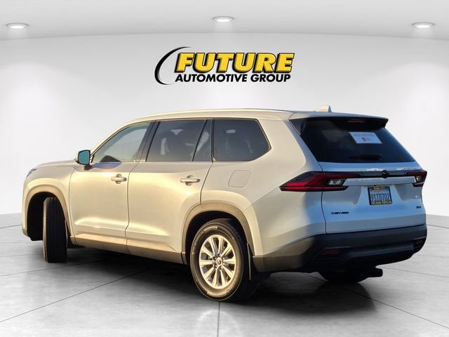 Used 2025 Off-white Toyota XLE image 6