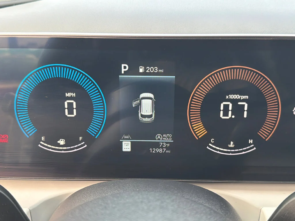 Used 2025 White Hyundai SEL image 27