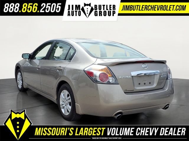Used 2011  Nissan 2.5 S image 2