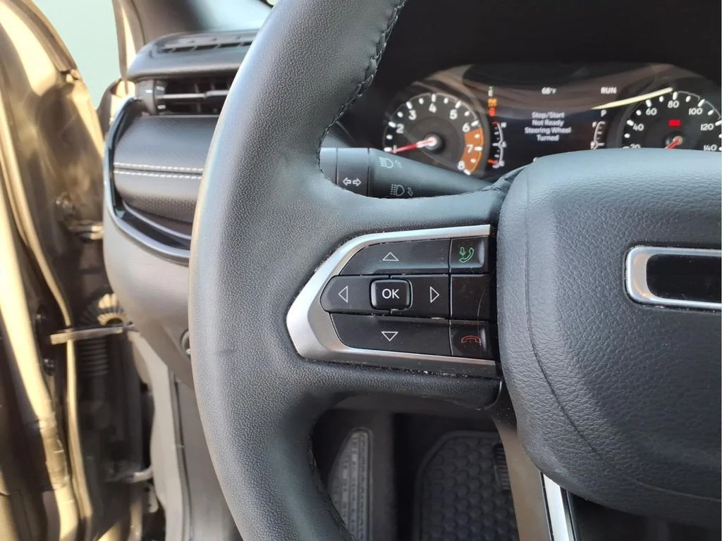 Used 2023 Gray Jeep Latitude image 21