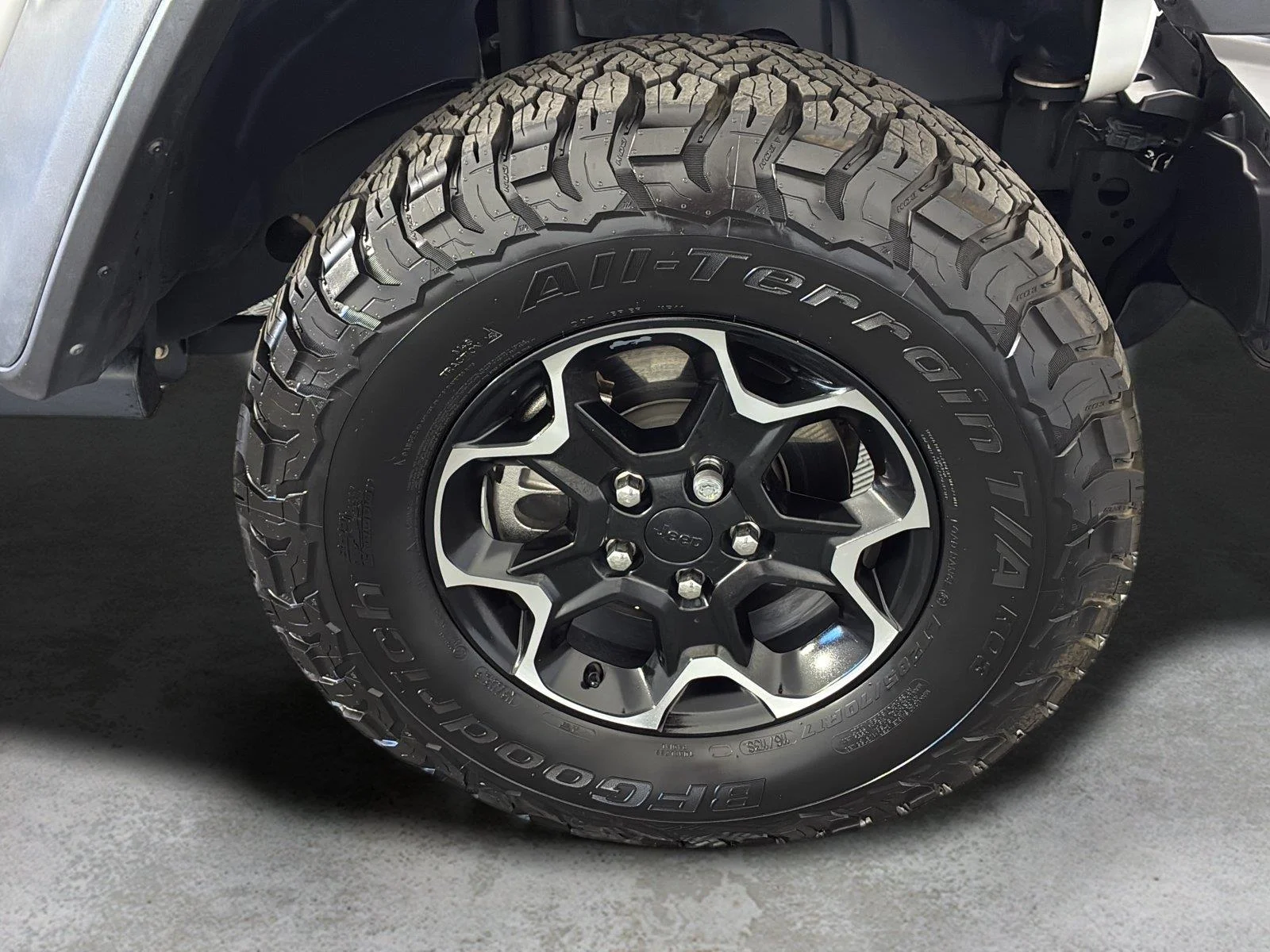 Used 2021 Bright White Clearcoat Jeep Unlimited Rubicon image 14