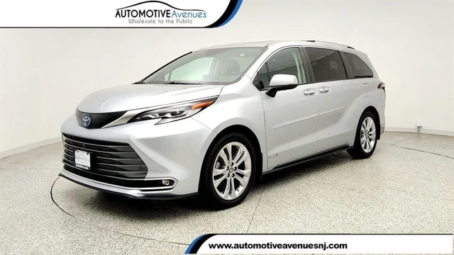 2021 Toyota Sienna Platinum FWD 7-Seater w/ Rear Seat Entertainment