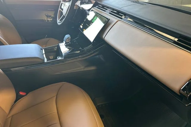 New 2026 Charente Grey Land Rover Dynamic SE image 15