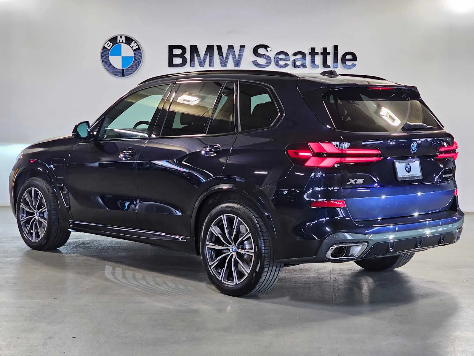 Used 2024 Carbon Black Metallic BMW xDrive50e image 4