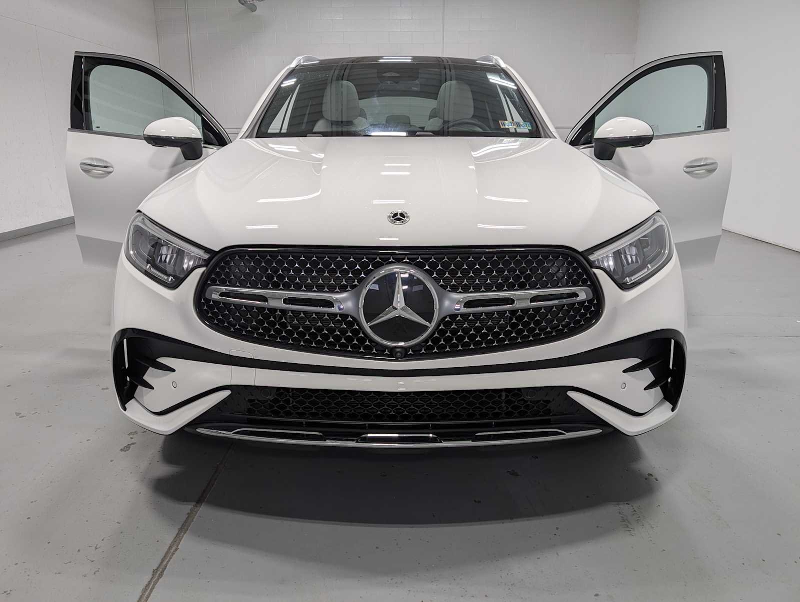Used 2026 Polar White Mercedes-Benz GLC 300 image 16