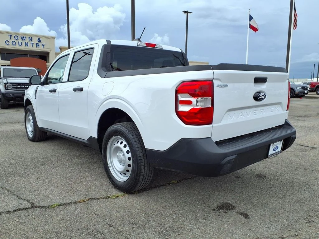 Used 2025 White Ford XL image 2