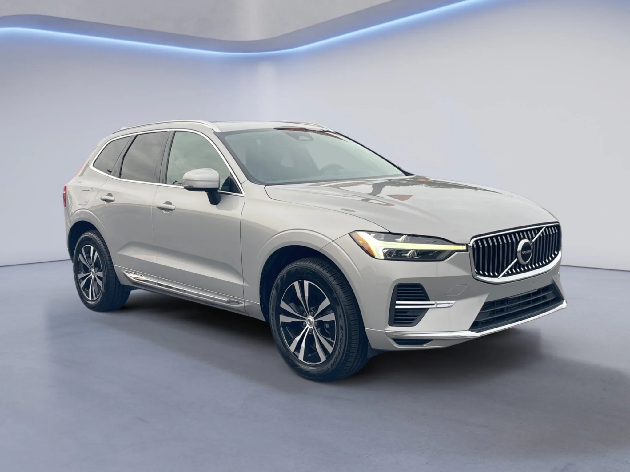 Used 2023 Thunder Grey Metallic Volvo Core Bright Theme image 1