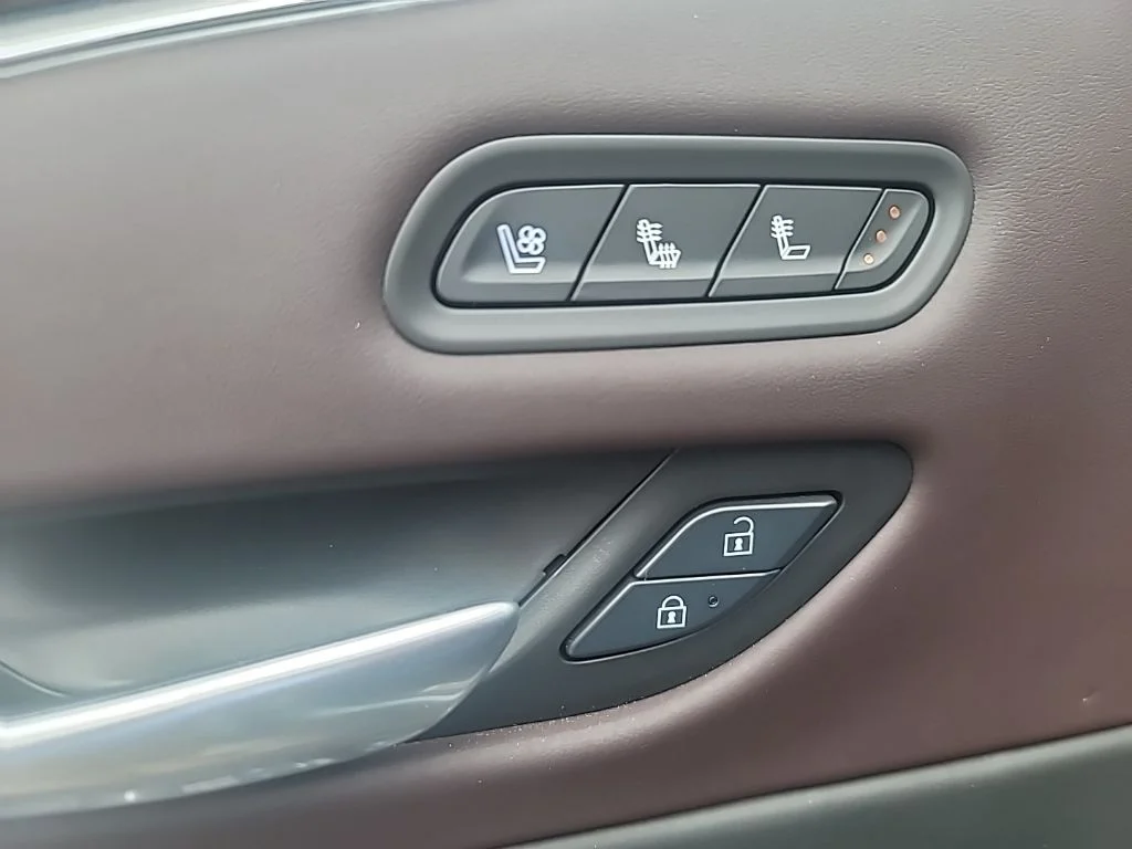 Used 2024 Silver Cadillac Sport Platinum image 18